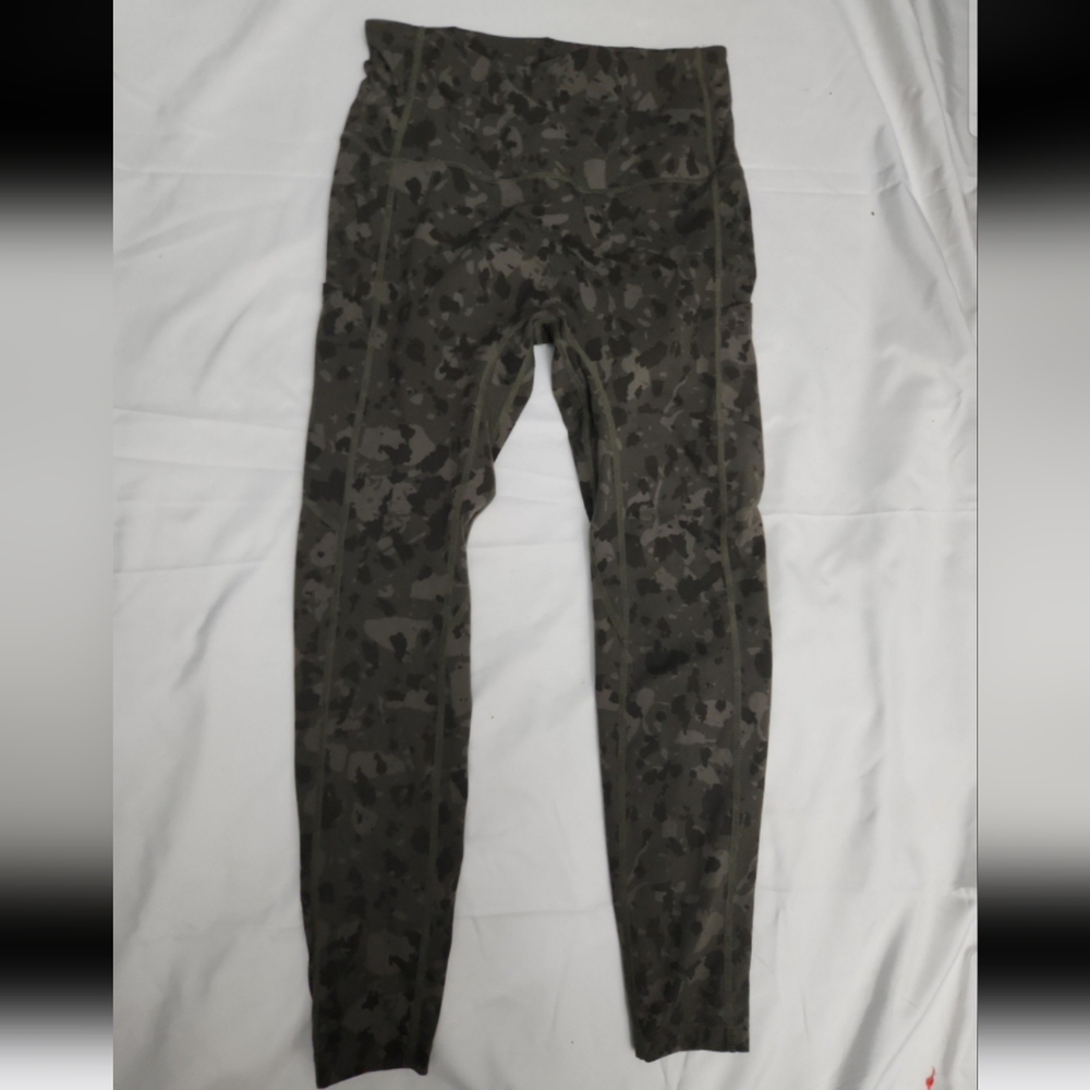 Zuty Women's size medium green camo leggings #M002